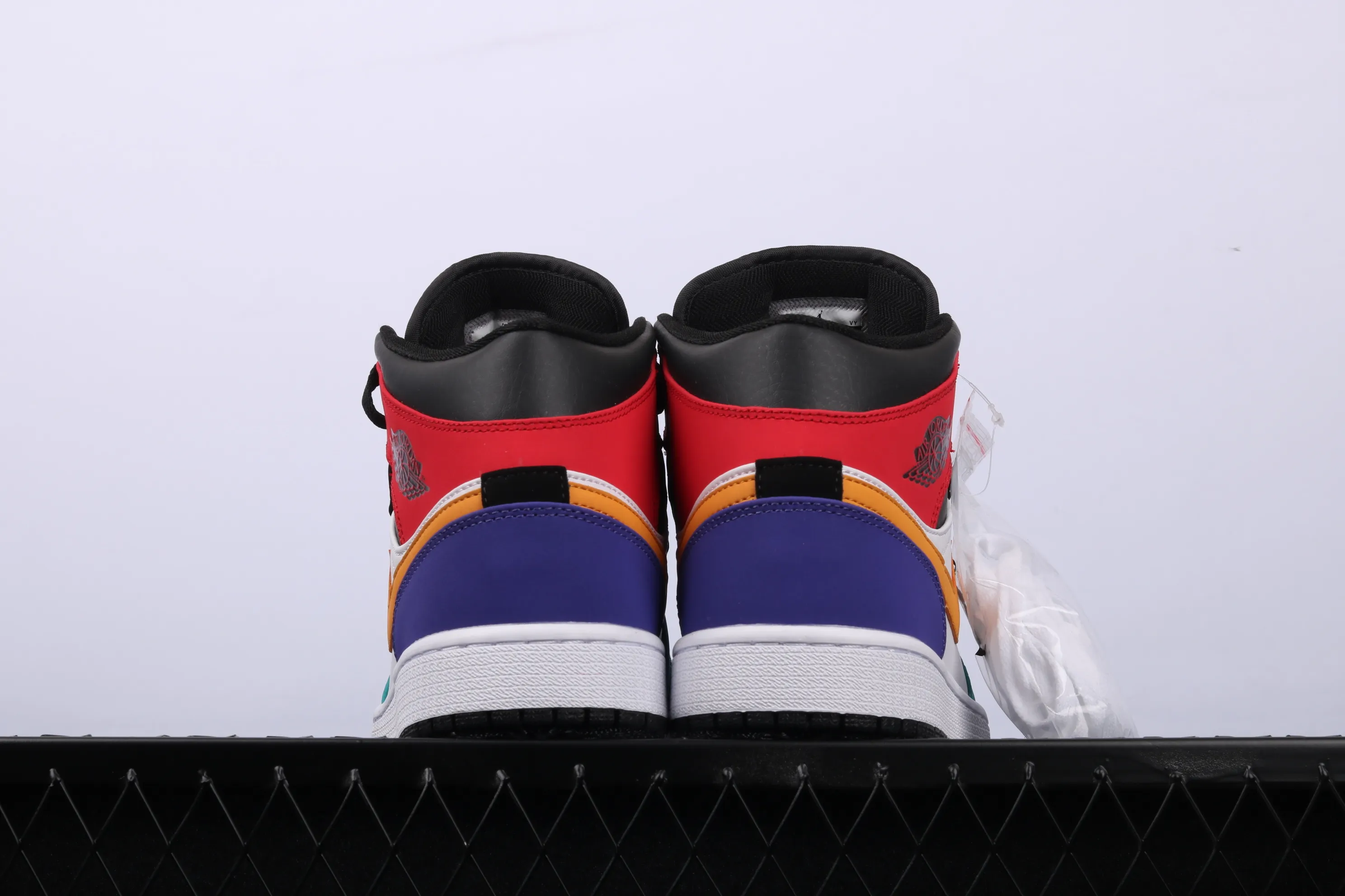 All categories Air Jordan Jordan series basketball shoes Air Jordan 1 Mid Air Jordan 1 Mid four-color stitching toe mid-top full toe layer authentic 554724-125